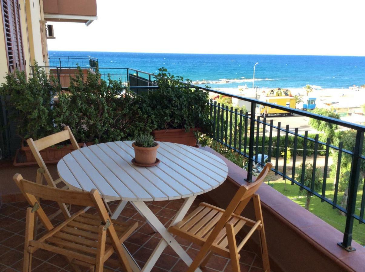 Golfo Di Tindari Apartments Falcone Eksteriør billede
