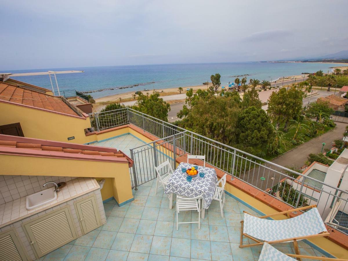 Golfo Di Tindari Apartments Falcone Eksteriør billede