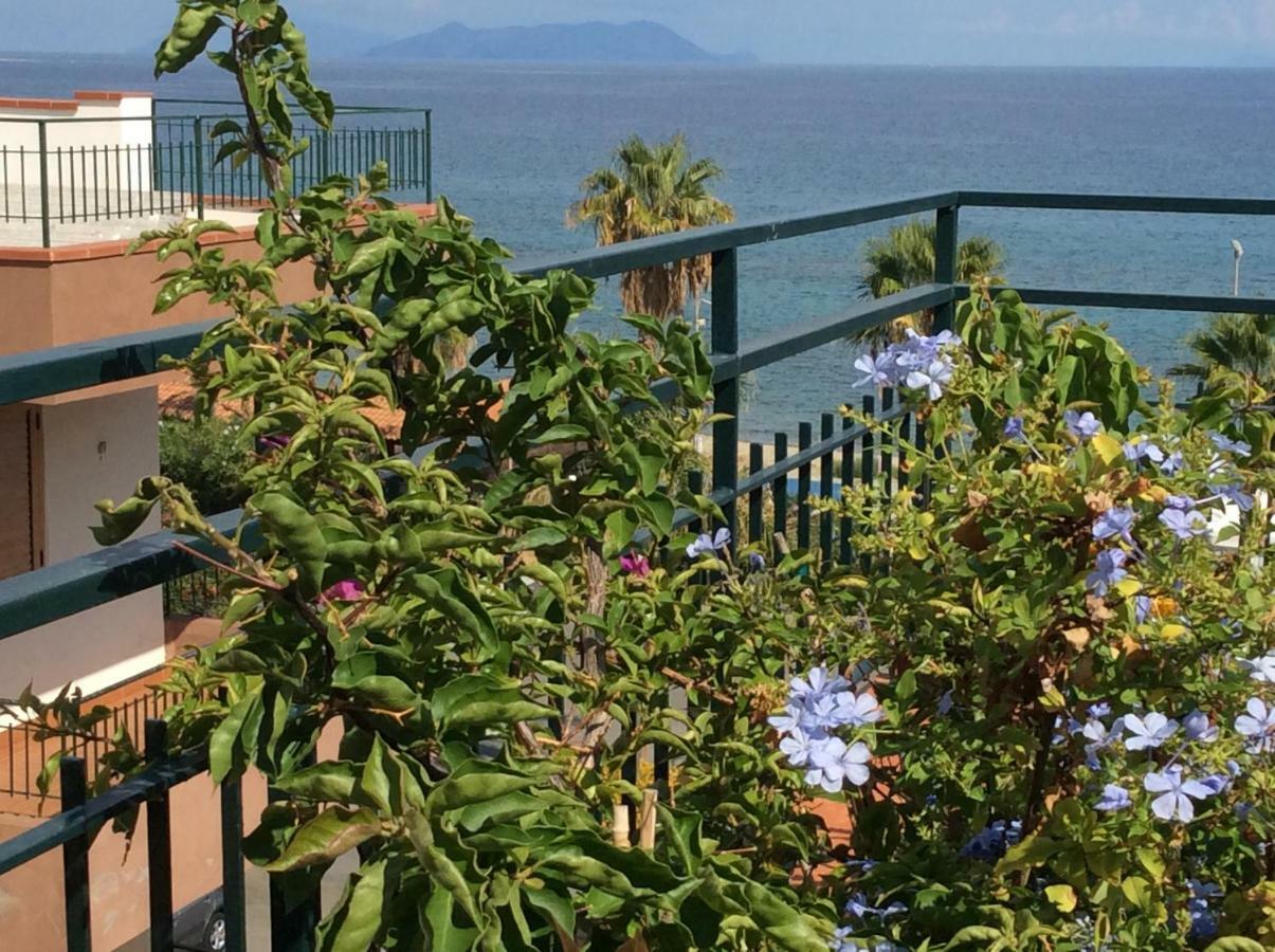 Golfo Di Tindari Apartments Falcone Eksteriør billede
